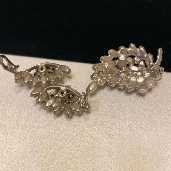 Vintage Weiss Rhinestone Brooch And Earrings Set - Picture 5 of 14